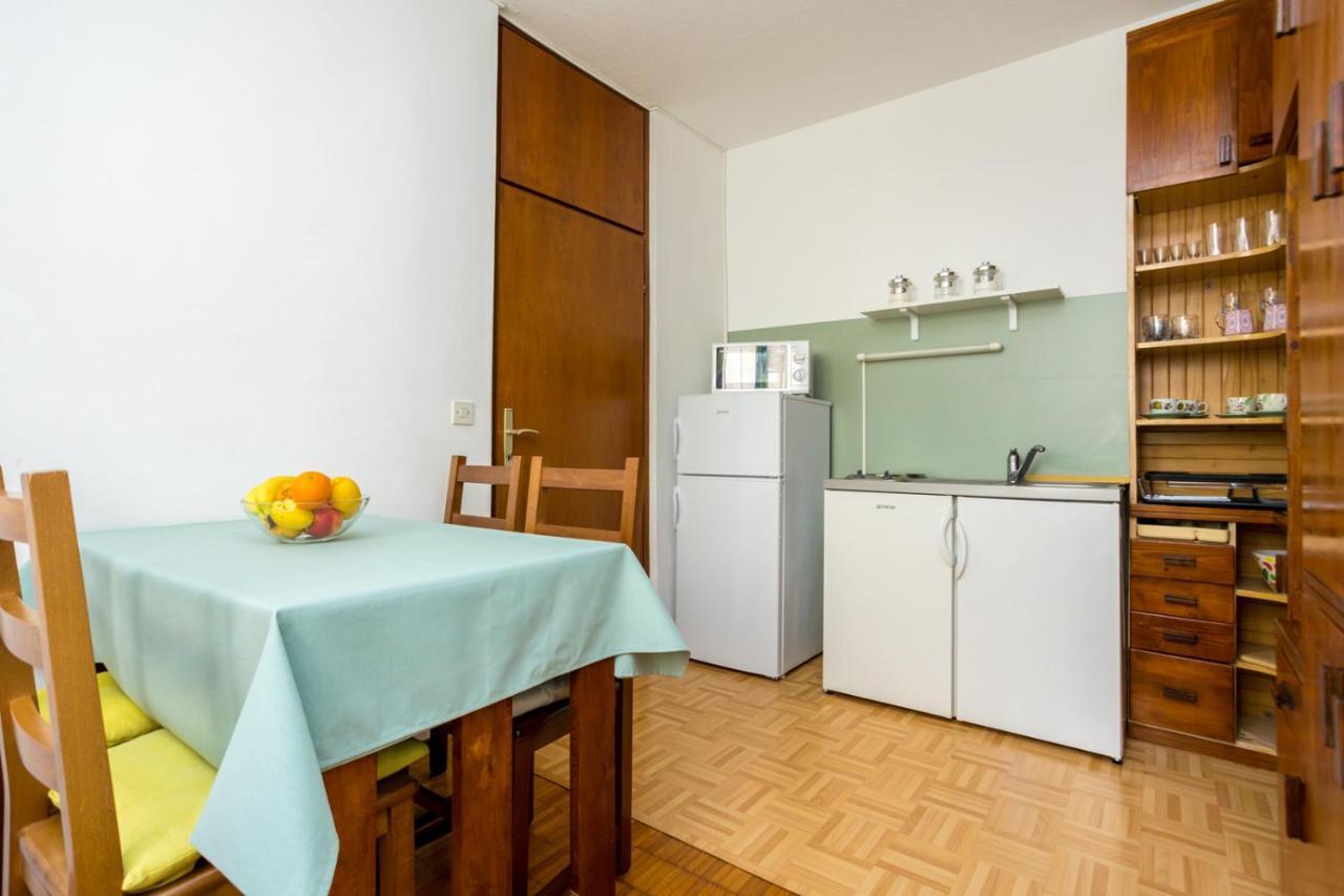 Apartment Jakovac By El-Pi Tours Njivice Kültér fotó