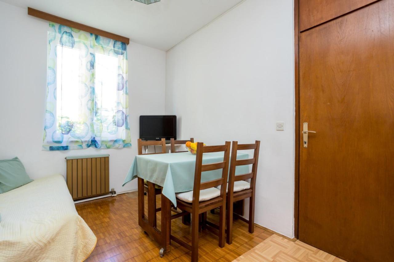Apartment Jakovac By El-Pi Tours Njivice Kültér fotó