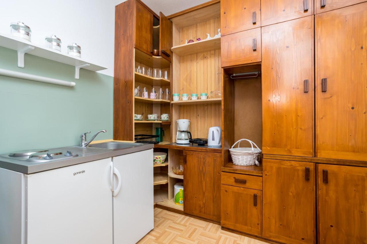 Apartment Jakovac By El-Pi Tours Njivice Kültér fotó
