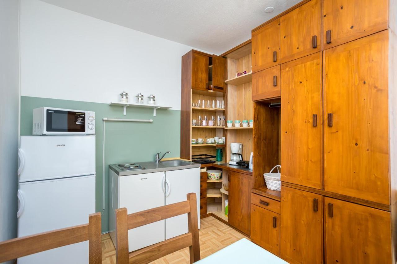 Apartment Jakovac By El-Pi Tours Njivice Kültér fotó